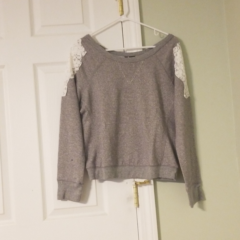FLASH SALE ⚡3/$10 NWOT- juniors crop tp sweatshirt